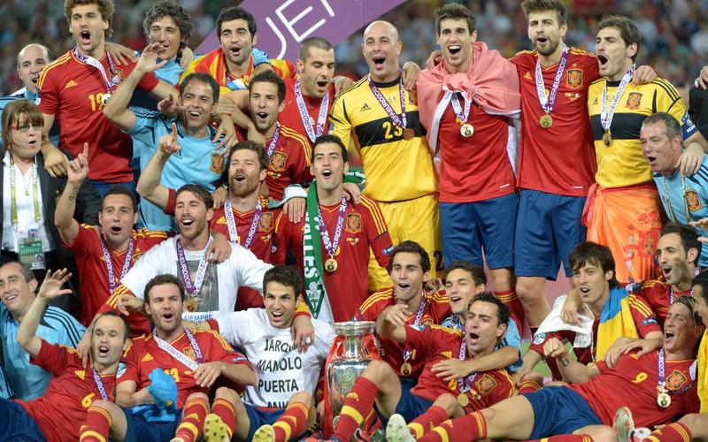 经典传奇2012欧洲杯（2012年欧洲杯纪录片 天下足球）