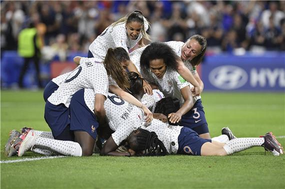 女足踢欧洲杯视频（女足踢欧洲杯视频）